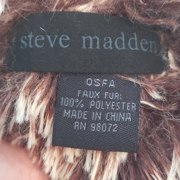 Steve Madden Infinity Scarf - Picture 5 of 5